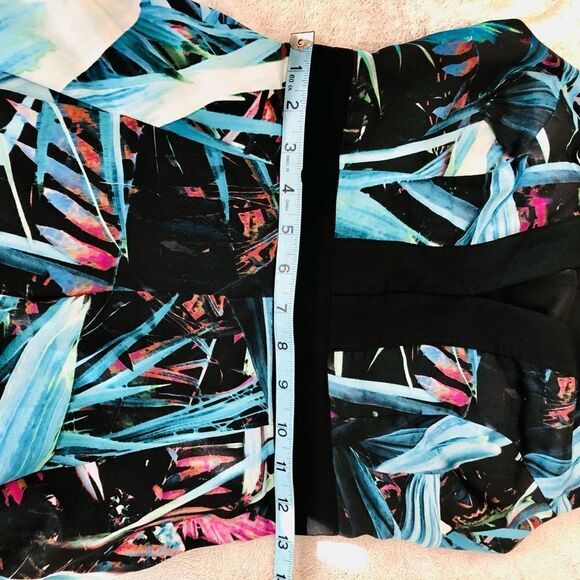 Bebe Box Pleat Printed Dress - Picture 11 of 16